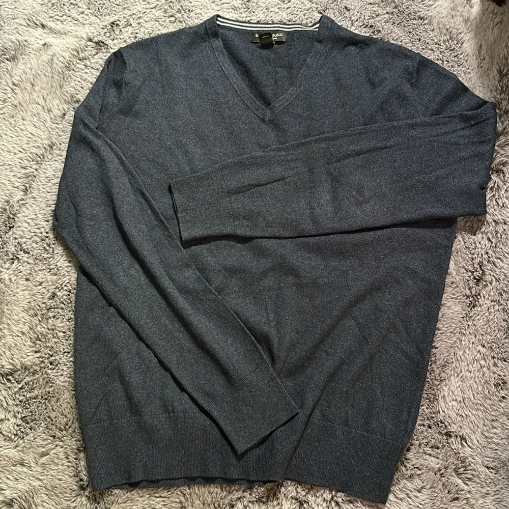 Banana Republic Navy V-neck Luxury silk cotton cashmere blend size M